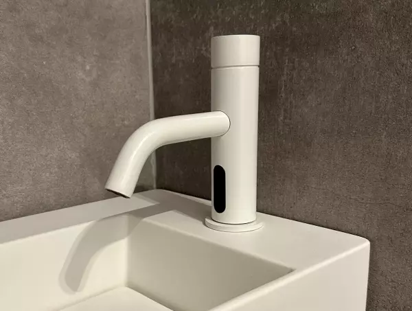 Waterevolution Flow Robinet de lavabo électronique infrarouge avec batterie Blanc mat T110EBBR