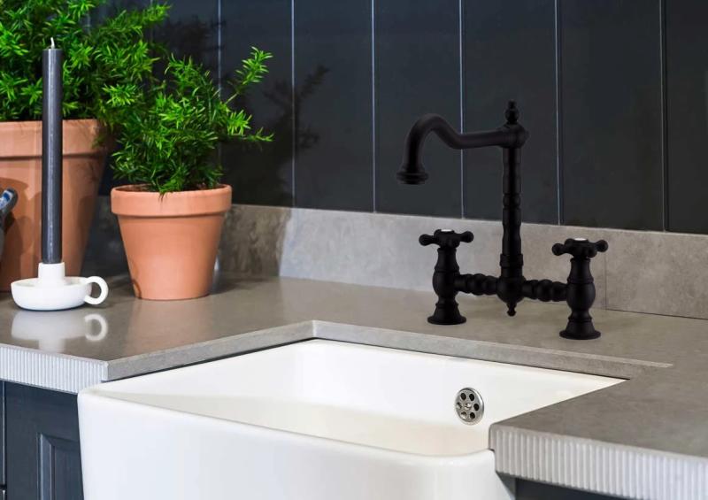 PB Robinet de cuisine à pont nostalgique Bec coudé noir mat avec boutons en étoile PBN.ZW.H.ST