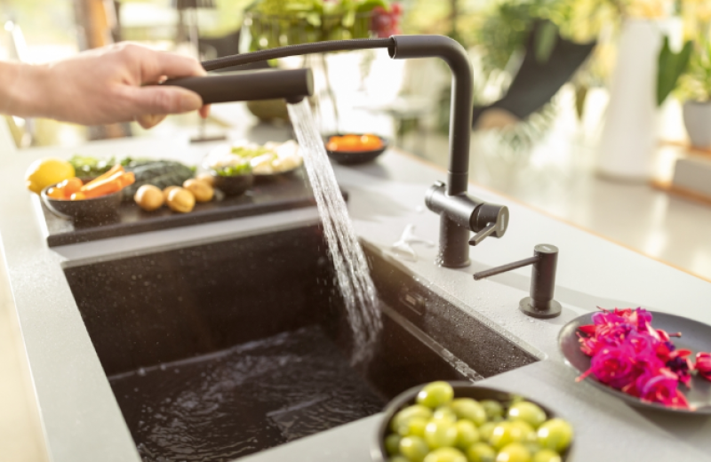 Franke Active Twist Mitigeur Monocommande Noir avec Bec Extractible et Commande de Vidage Intégrée 115.0669.769