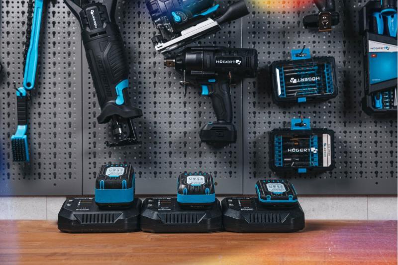 Chargeur de batterie HÖGERT 4A 18V