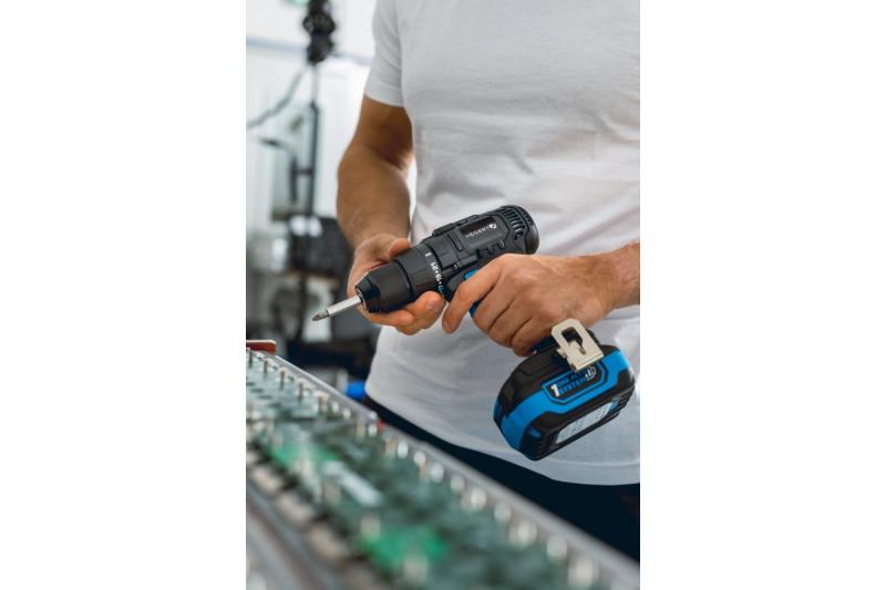 Perceuse sans fil HÖGERT 18V, ensemble avec batterie, chargeur, porte-embouts, et magasin de forets.