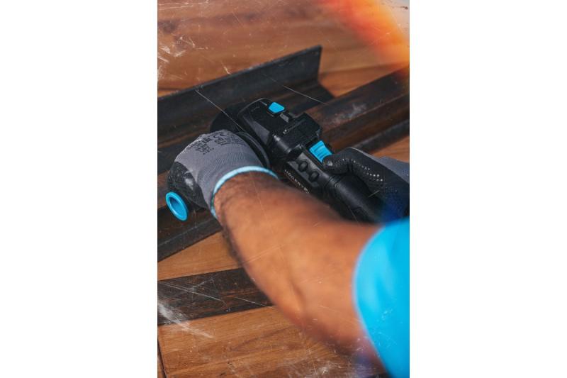 Meuleuse d'angle sans fil HÖGERT avec interrupteur à palette, 125MM, 18V, ensemble avec batterie, chargeur, accessoires