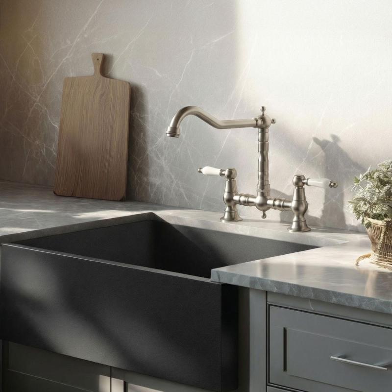 Aquanello Heritage Manor Robinet de cuisine classique Nostalgic Bridge en chrome avec levier blanc CR-0010-HM